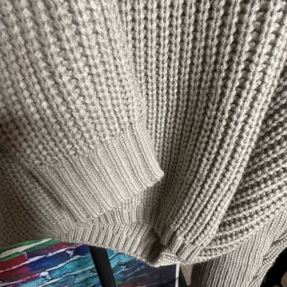 NWT Elodie Grey Cropped Sweater 
Size Small - Picture 4 of 10